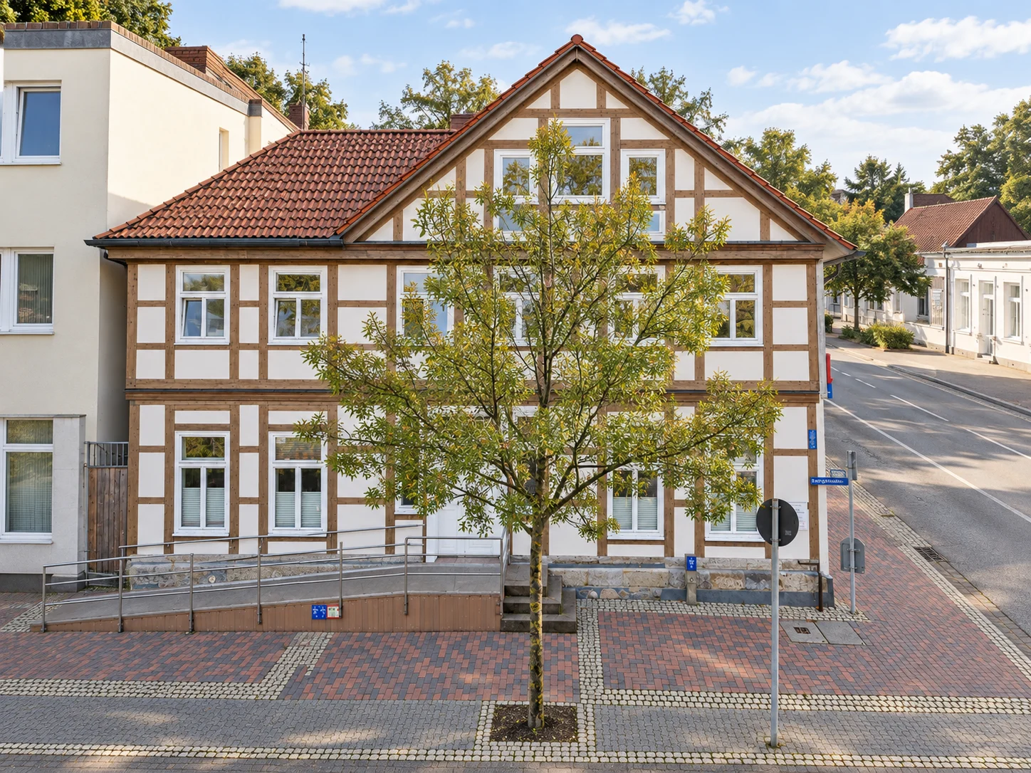 Gebäudeansicht zur Bahnhofstraße